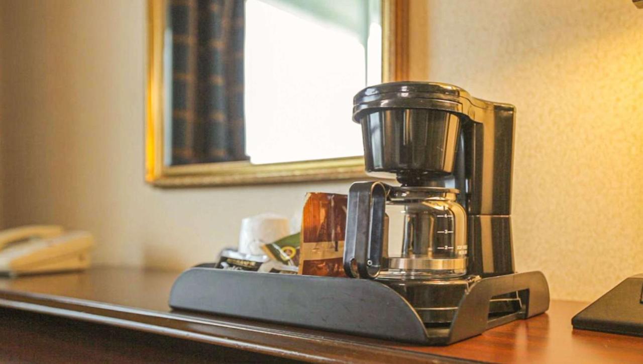 Magnuson Grand & Conference Center Somerset-Bridgewater 외부 사진
